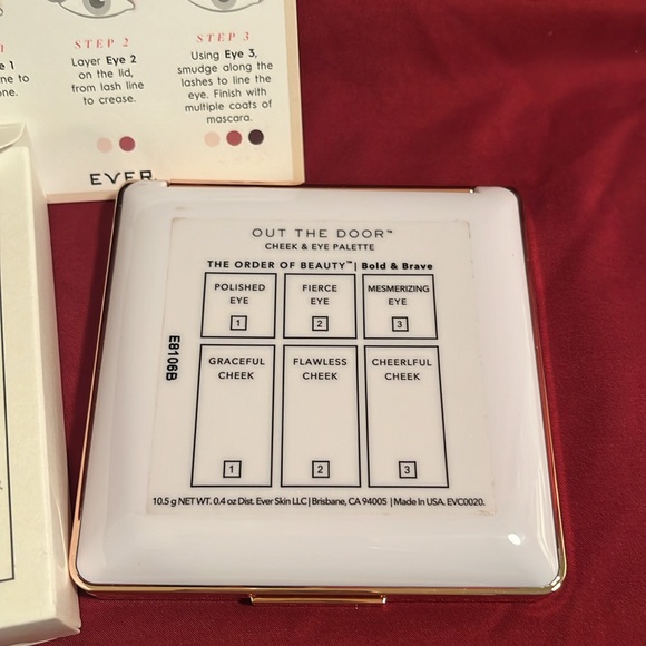 Ever Cheek & Eye -Pallette “Out the Door” - Picture 6 of 9